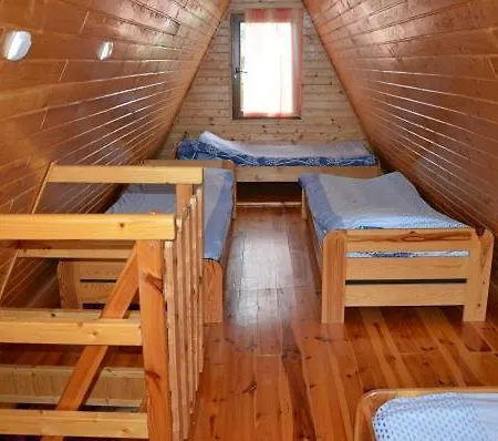 7 Dziewczyn بيت خشبي *